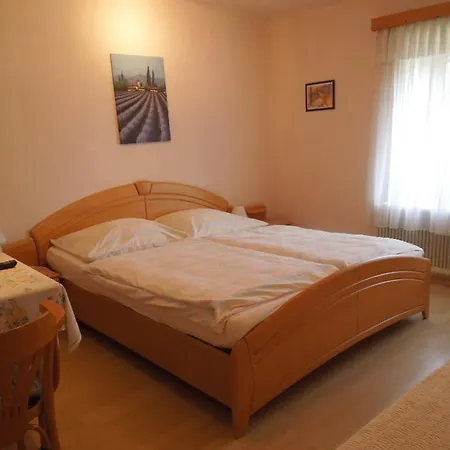 Fruehstueckspension Kammerer לינה וארוחת בוקר Pöchlarn